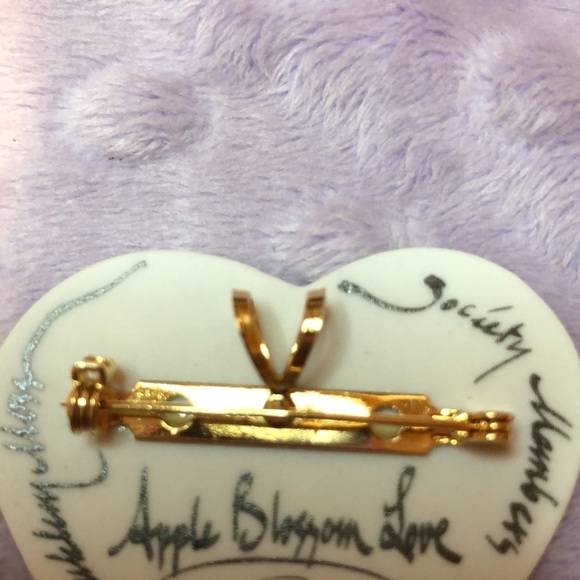 P. Buckley Moss Society Collectable Wearable Pin/Pendant “Apple Blossom Love” - Picture 3 of 5